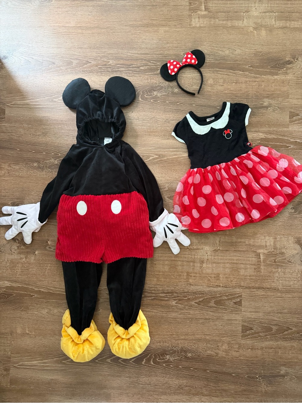 Kids Mickey & Minnie Costume Set - Black, Red, Yellow. Size 4T